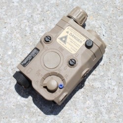 AN/PEQ-15 TAN CAJA DE BATERIA ESTILO SUMINISTROS AIRSOFT